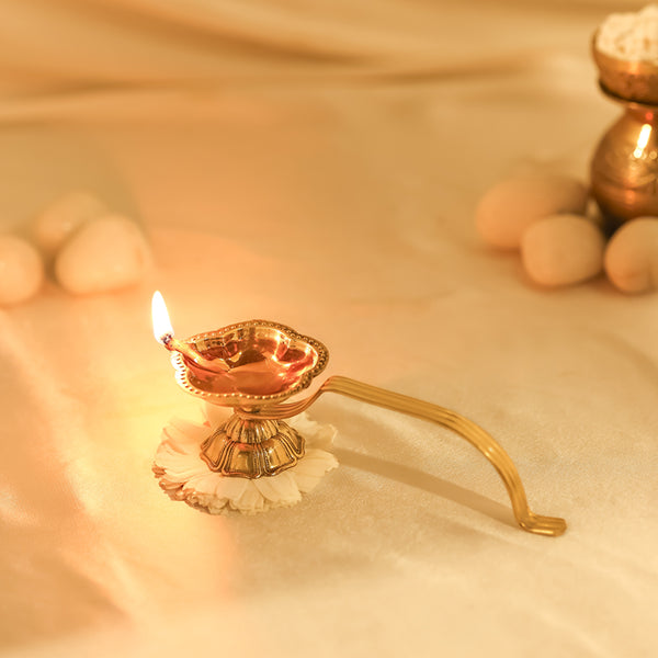 ಹಿತ್ತಾಳೆ ಆರತಿ ದೀಪ