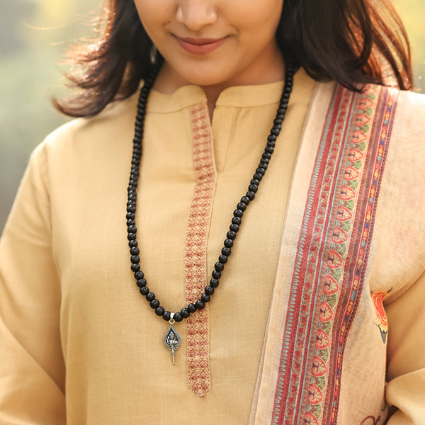 Karungali Malai with Murgan Shastra Pendant Lifestyle Female 2