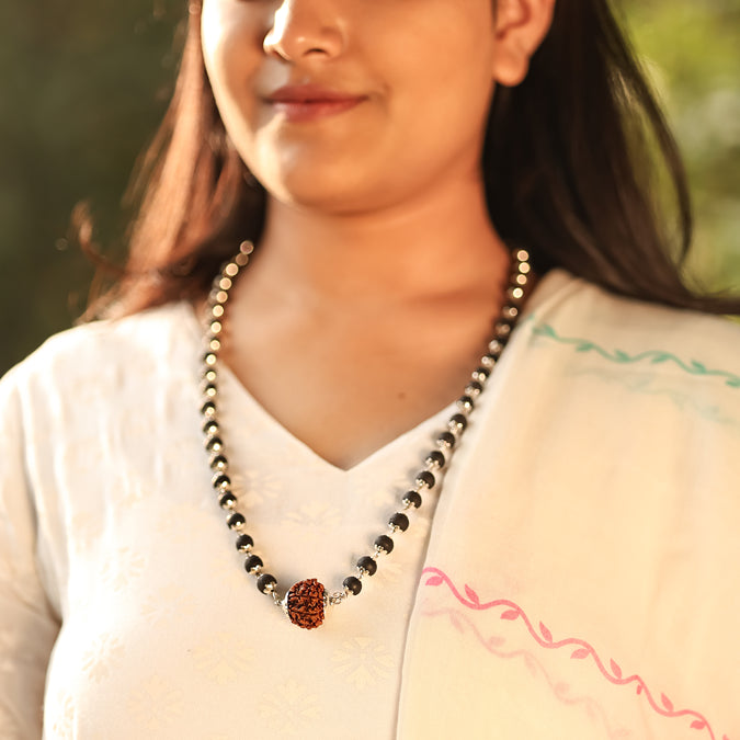 Karungali Mala in Silver-Cap with 5 Mukhi Rudraksha