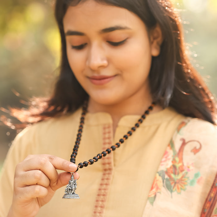 Karungali Malai (Copper wire) with Lord Murgan with Base Lifestyle Female 2