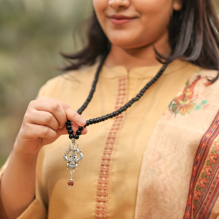 Karungali Malai with Shiv Trishul & Rudraksha Pendant Lifestyle Female