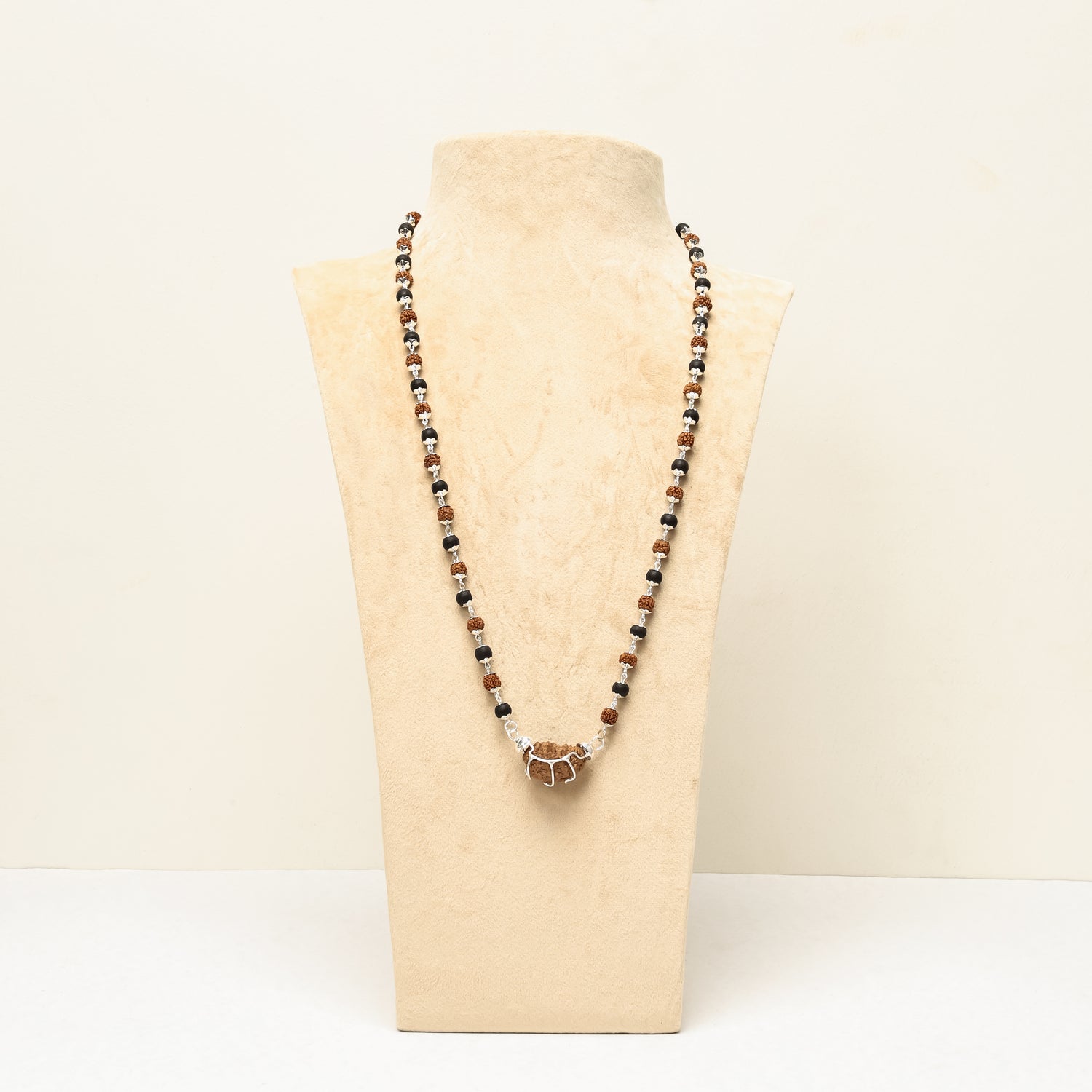 1 Mukhi Rudraksha & Karungali Pendant with Silver Cap