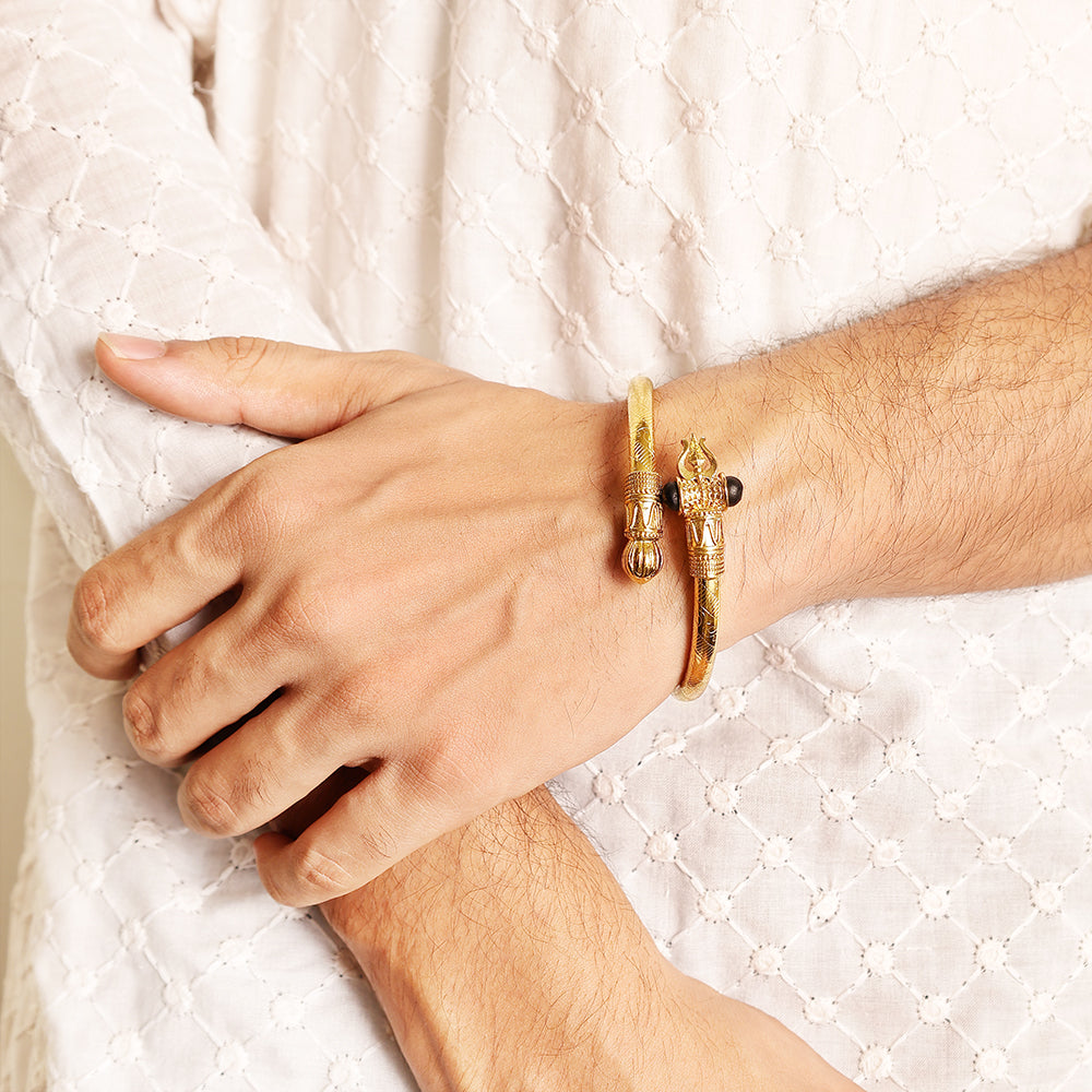 Trishul Damroo Karungali Kada